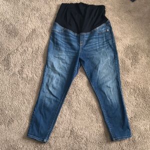 Isabel by Ingrid and Isabel crop maternity jeans